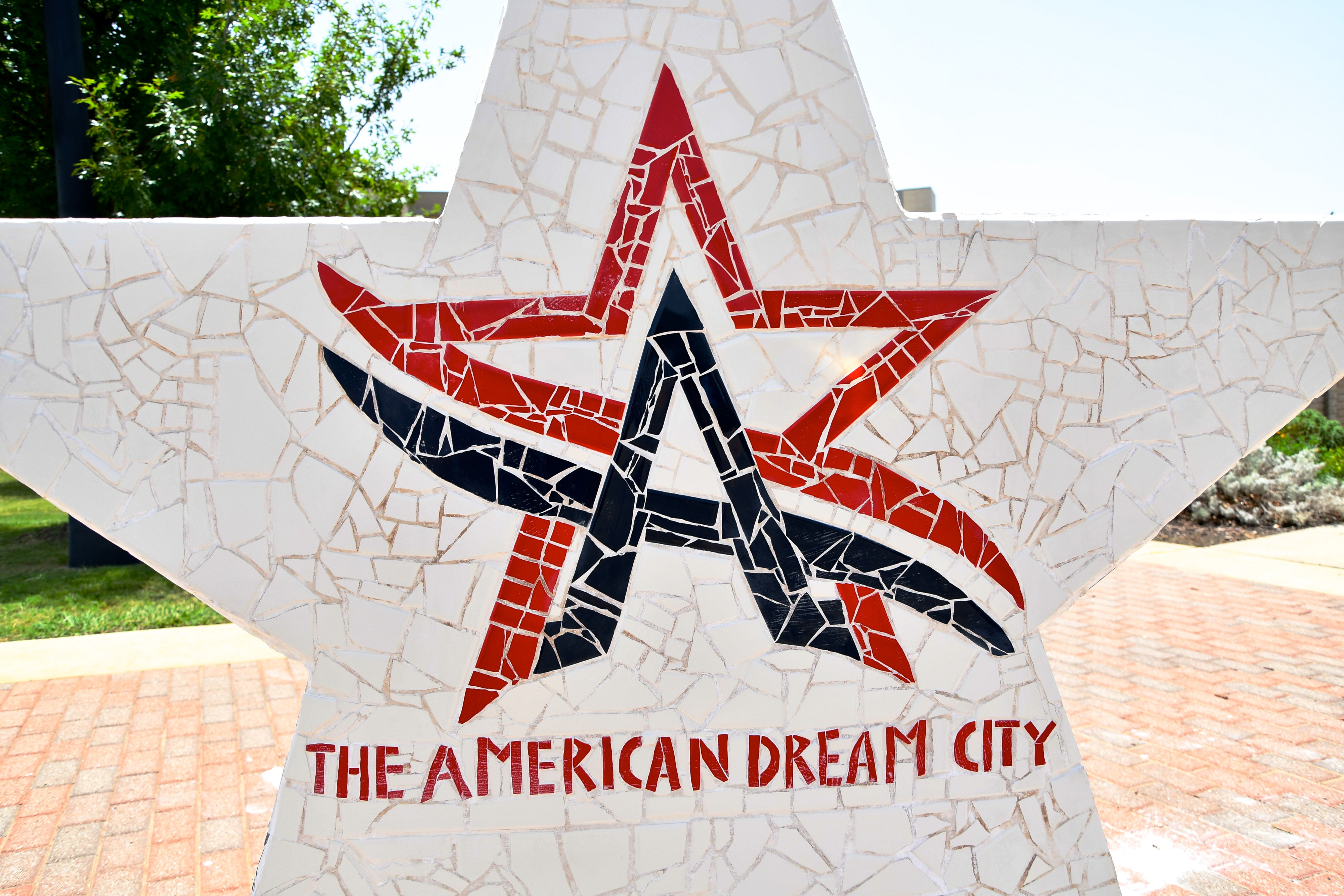 Sculpture in shape of star with Arlington logo and words